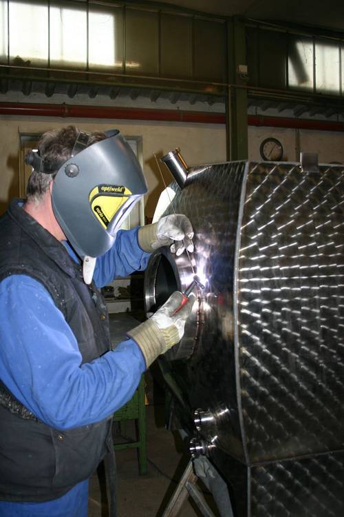 Schweißer bei der Tankfertigung