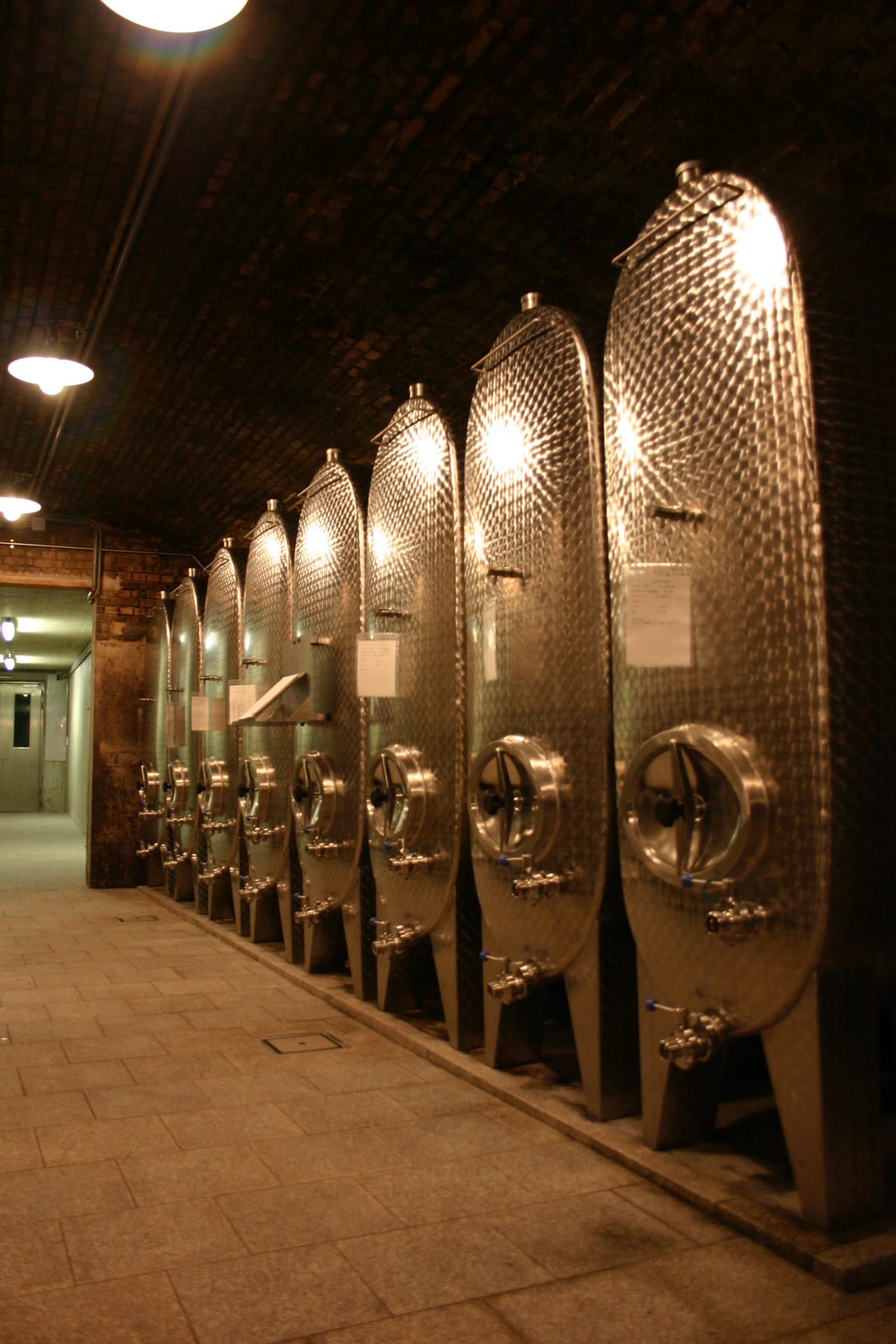 Tanks von unten im Gewölbe